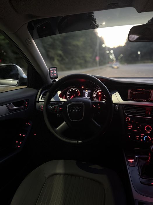 Intretinuta exemplar - Audi A4 B8 2009 Ambition Limuzina 1.8 TFSI Benzina 160 de cai - eleganta sportiva cu multe functii modificata putin estetic