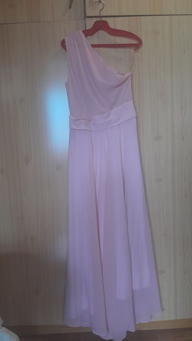 Официална рокля в прекрасен розов цвят