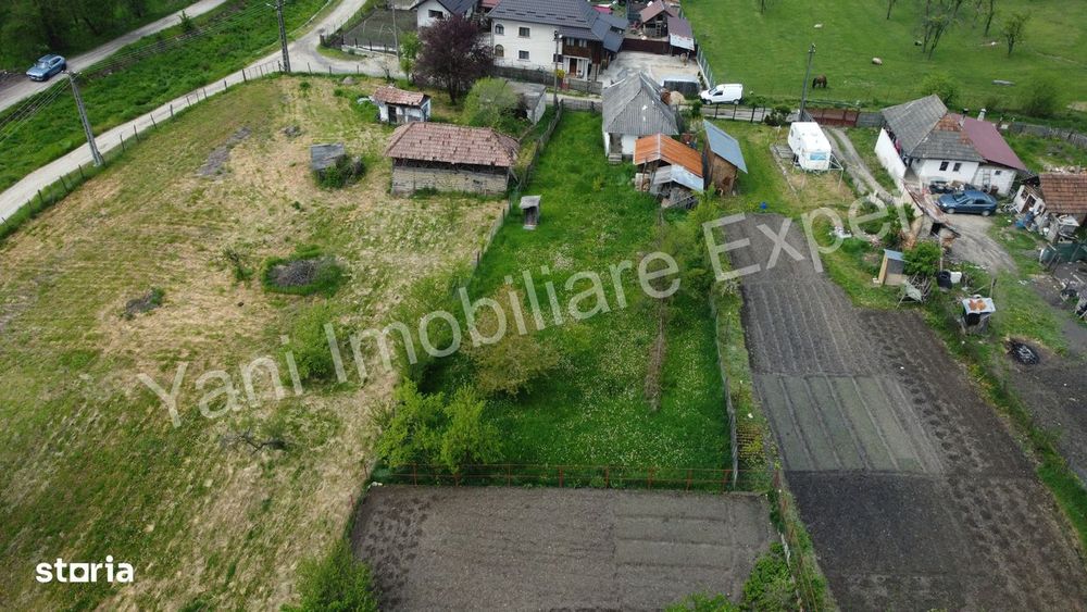 Casă de vânzare în comuna Mălureni, sat Mălureni, județ Argeș.