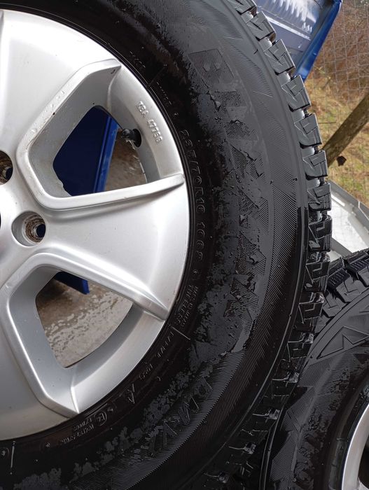 Vând roti complete pe 19 și pe 16 pentru VW Amarok