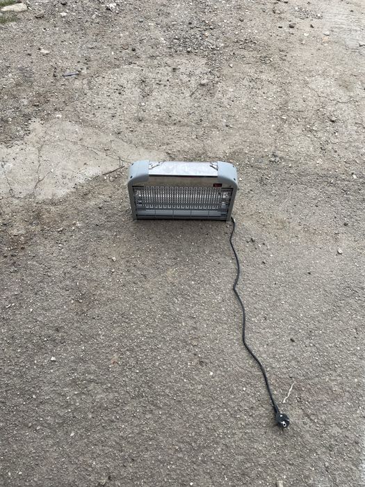 Dispoxitiv electric insecte