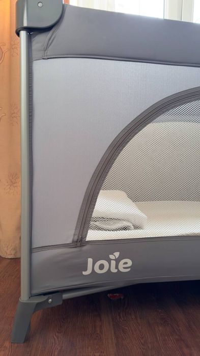 Продаю детский манеж-кроватка Joie
