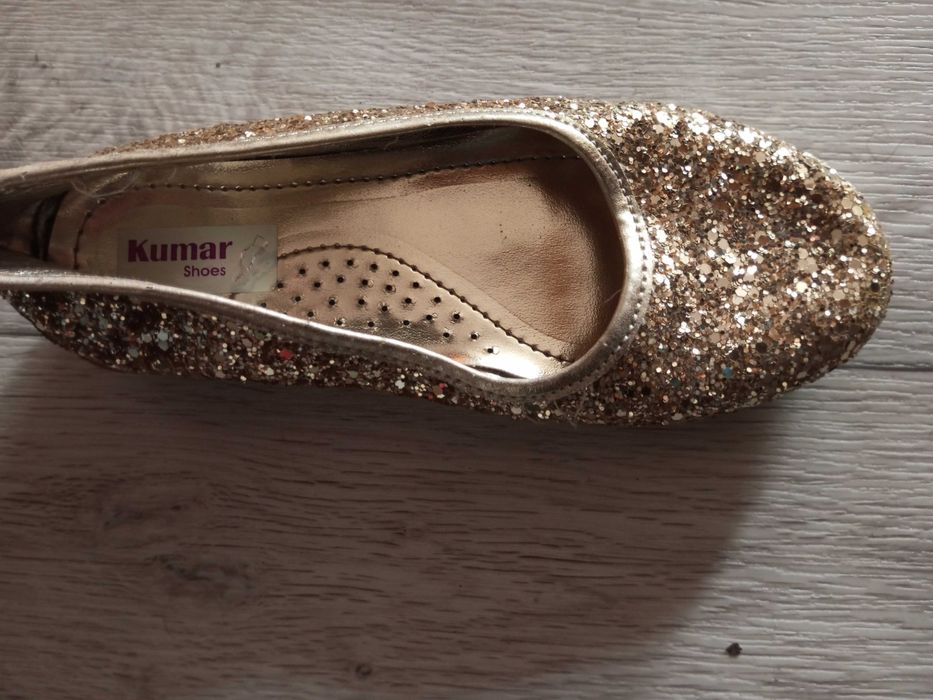 Туфли девочке разные