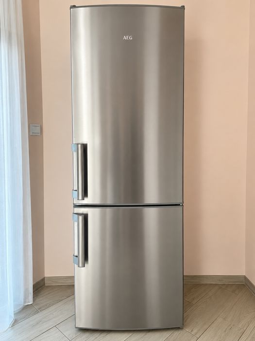 Хладилник с фризер AEG RCB53421LX – 332 л, инокс, отлично състояние
