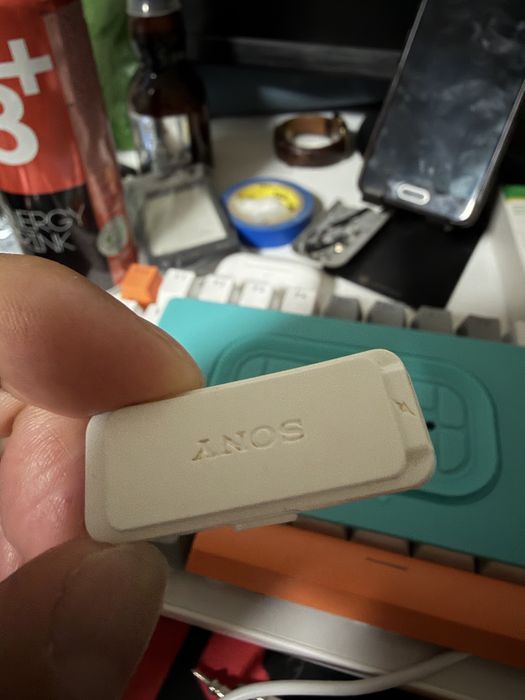 Это Sony SmartBand Core (модель SWR10)