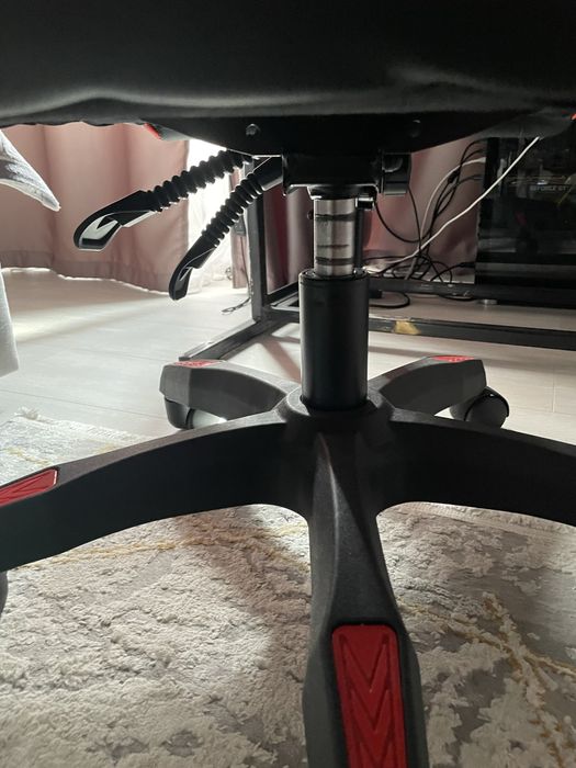 Продаю игровое кресло