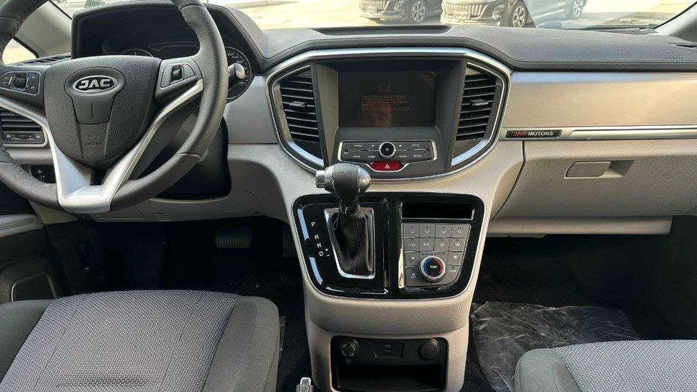 JAC M4 Refine Automat Karobka Lyuks Komfort