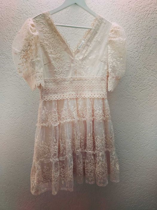 Rochie frumoasa, dantela, culoare roz prafuit