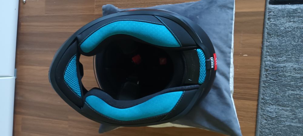 vând cască moto mthelmets mărimea m