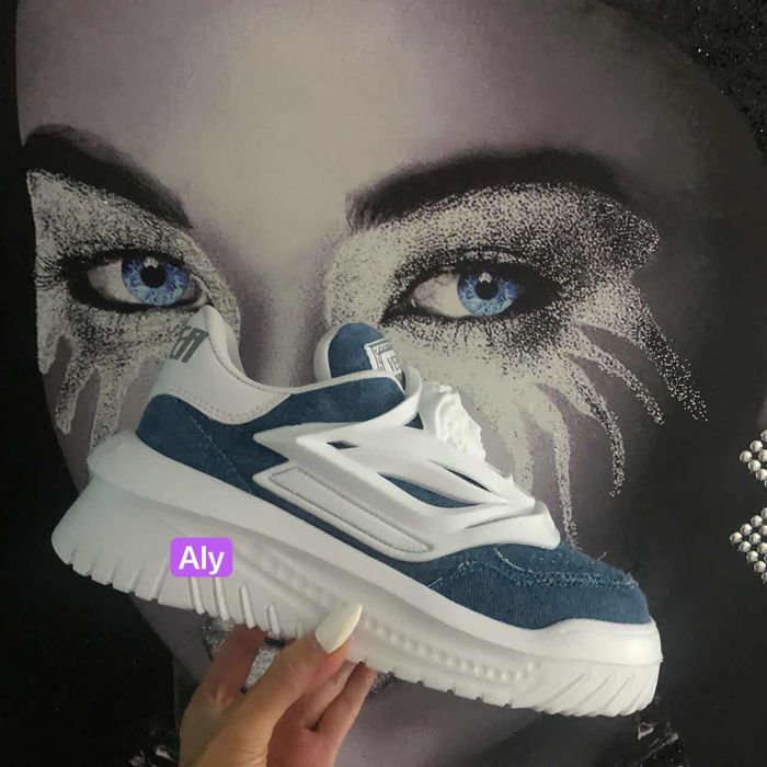 Adidași  _  versace