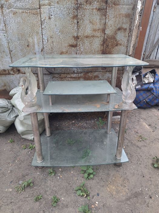 Продам столик стеклянный