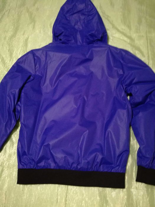 Яке със слушалки и качулка