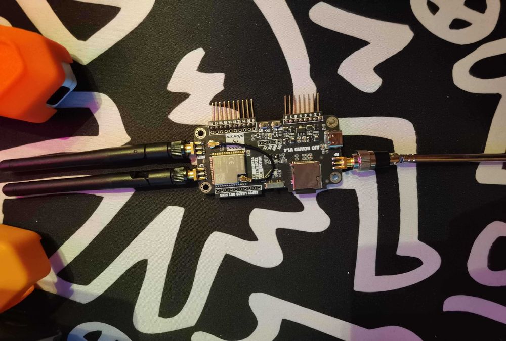 Flipper zero Чисто нов с 2 кейса