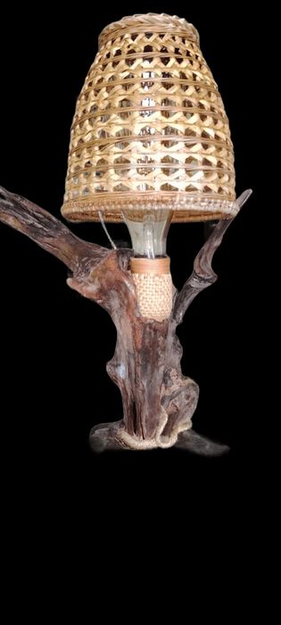 Бутикови, ръчно изработени лампи от дърво и метал. По поръчка!