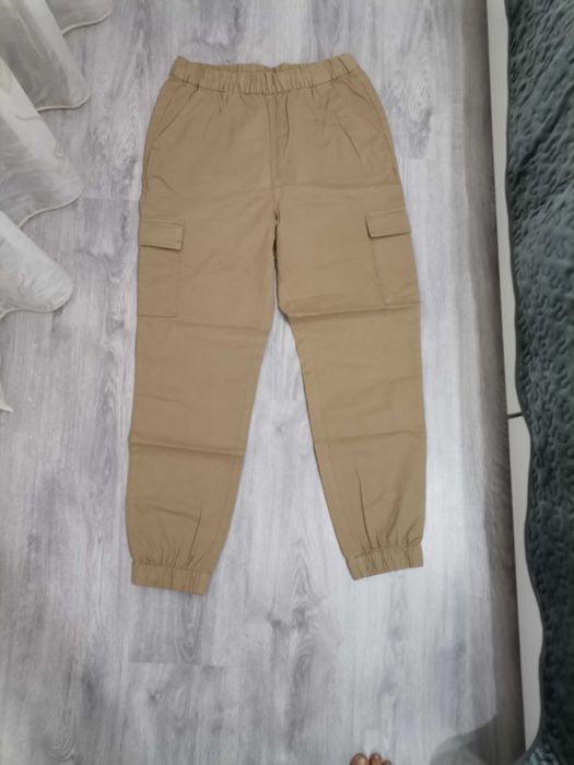 Pantaloni talie înaltă stil camo H&M
