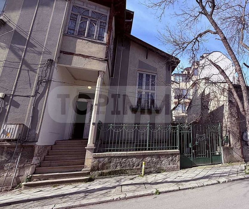 Под наем офис с отлична централна локация