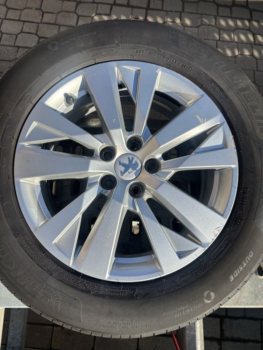 Гуми с джанти 5х108 DOT22 215/65/17