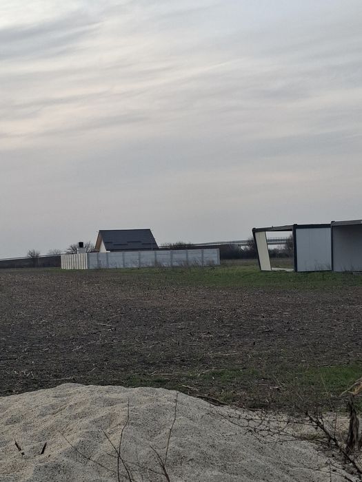 Vând teren intravilan