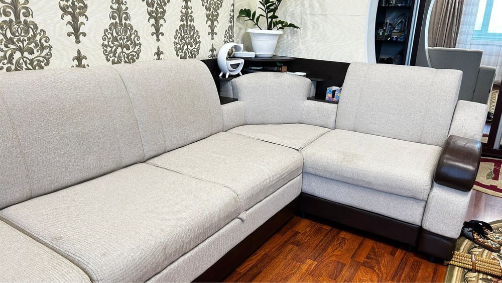 Продам диван……………