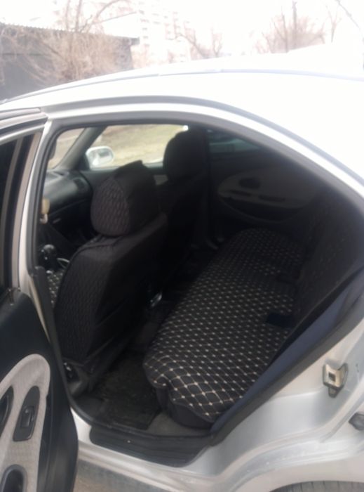 Машина Mitsubishi Carisma