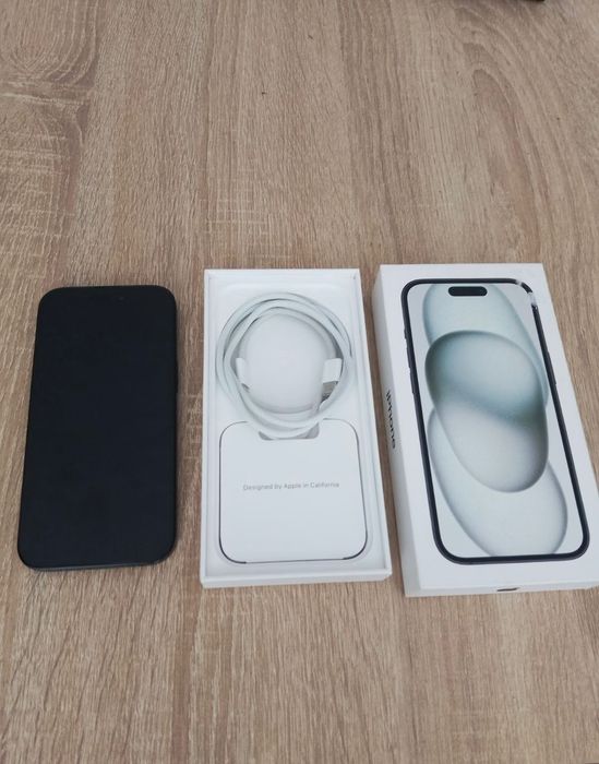 Черен iPhone 15
