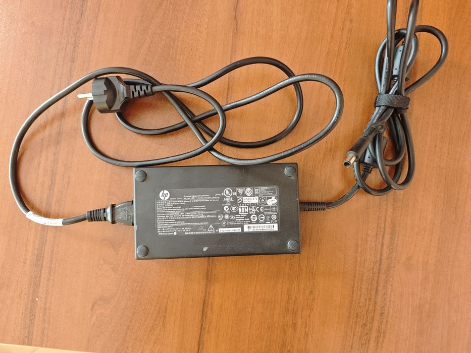 Зарядно / Адаптер HP 200 вата