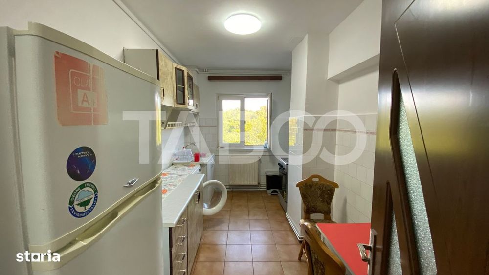 Apartament decomandat de inchiriat 2 camere 56 mpu si balcon 6 mp