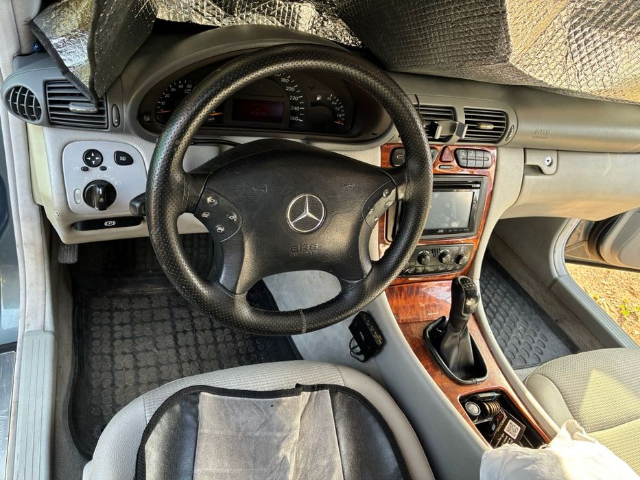 Vând Mercedes C200