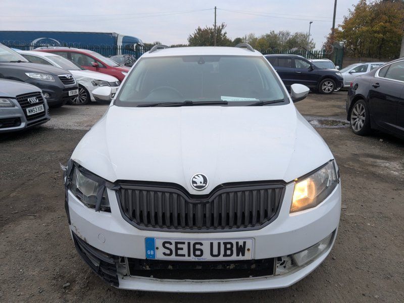Dezmembrari / Dezmembrez Skoda Octavia 3 Combi (5E5) 2.0 TDI CRMB cutie viteze manual cod culoare LS9R