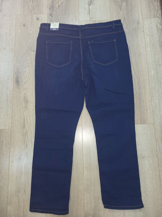 Женскин джинсы новые