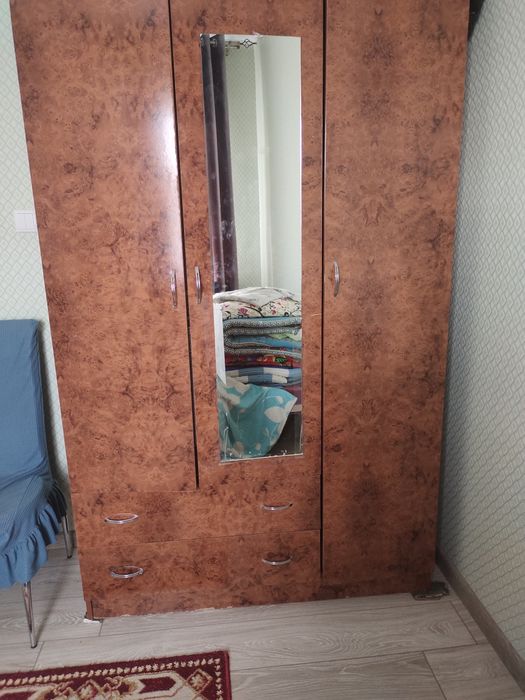 Продается диван и шкаф