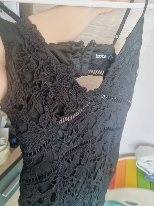 Черна дантелена рокля