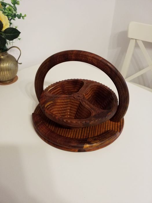 Platou din lemn exotic pt gustari.Pliabil. Nou.