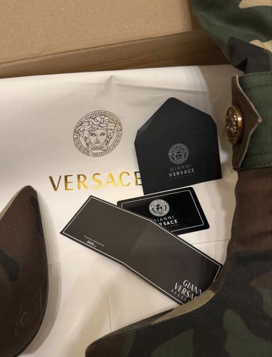 Tocuri camuflaj Versace