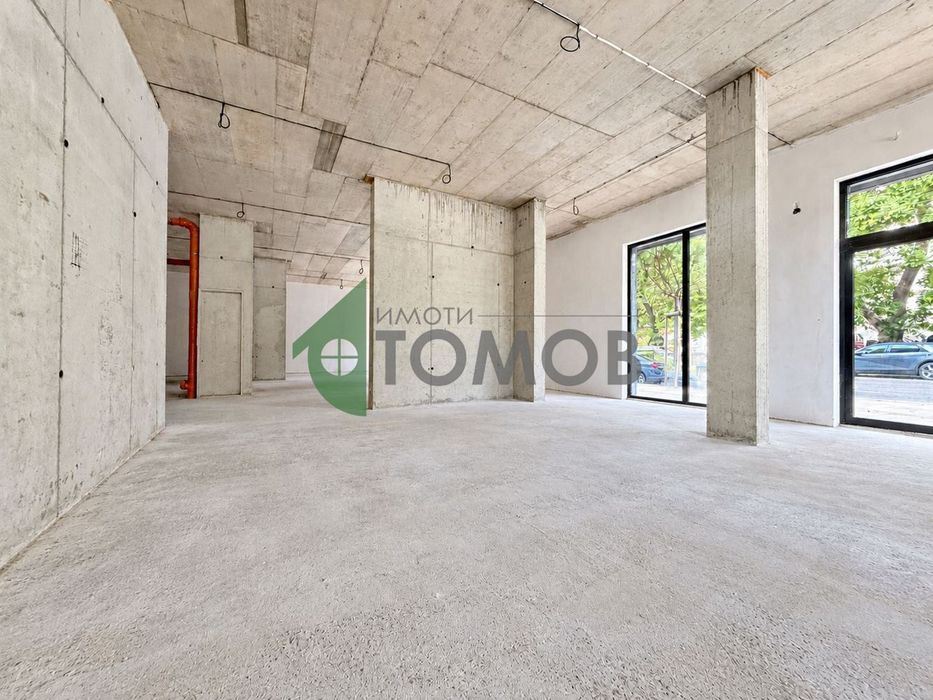 Дава се под наем Магазин в Стара Загора, Ремиза - 450 кв.м за 4500 € - Снимка #1