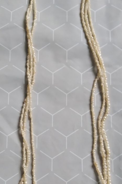 Кадимий ноеб такинчок. Соф денгиз  марвариди ва дурдан иборат.