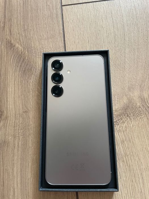 Vând Samsung S25 128Gb impecabil