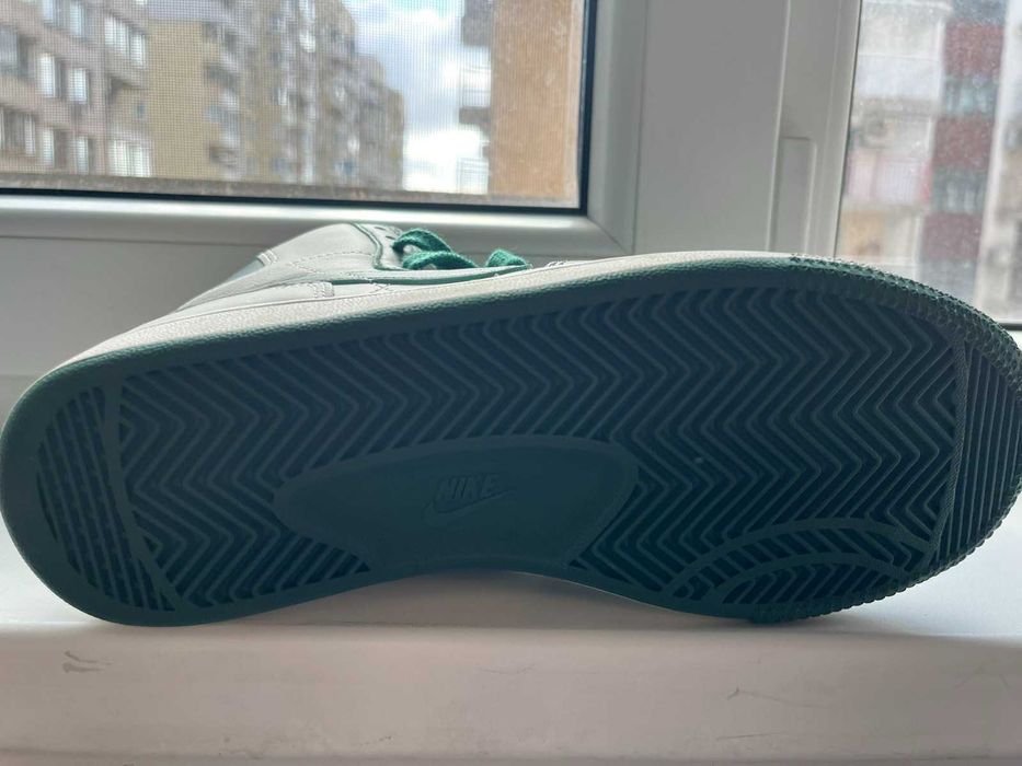 маратонки NIKE -номер 40