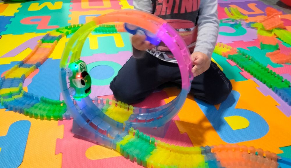 Гиляма писта с колички, кръстопът, лупинки, обръщачи, мостове и тнк