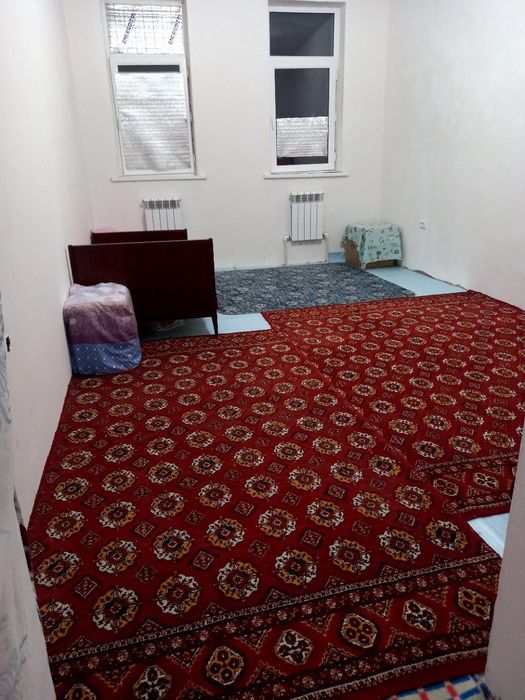 Orayliq bazarg'a jaqin jerde jay satiladi.