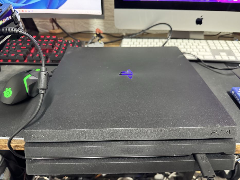 Consola playstation 4 pro (ps4 pro) 500gb plus jocuri