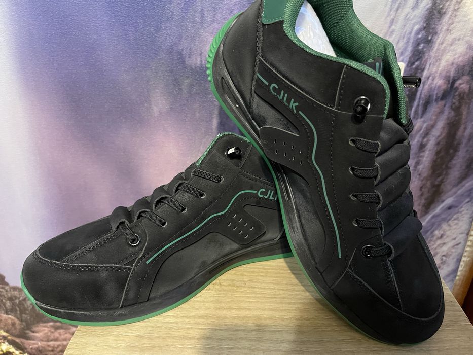 Продам новые кросовки