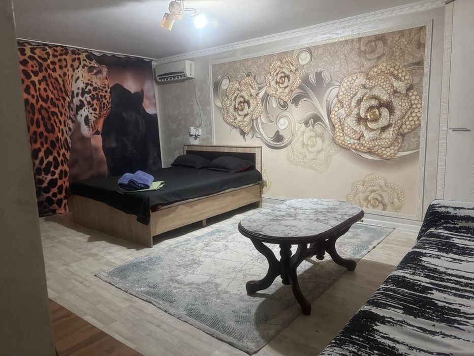 Сдам кв Уневерсам  8000