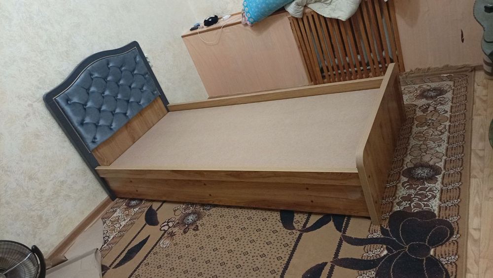 Кровать в хорошим состоянии