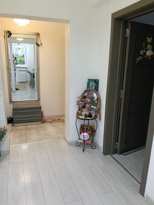 Vând  apartament 3 camere, decomandat