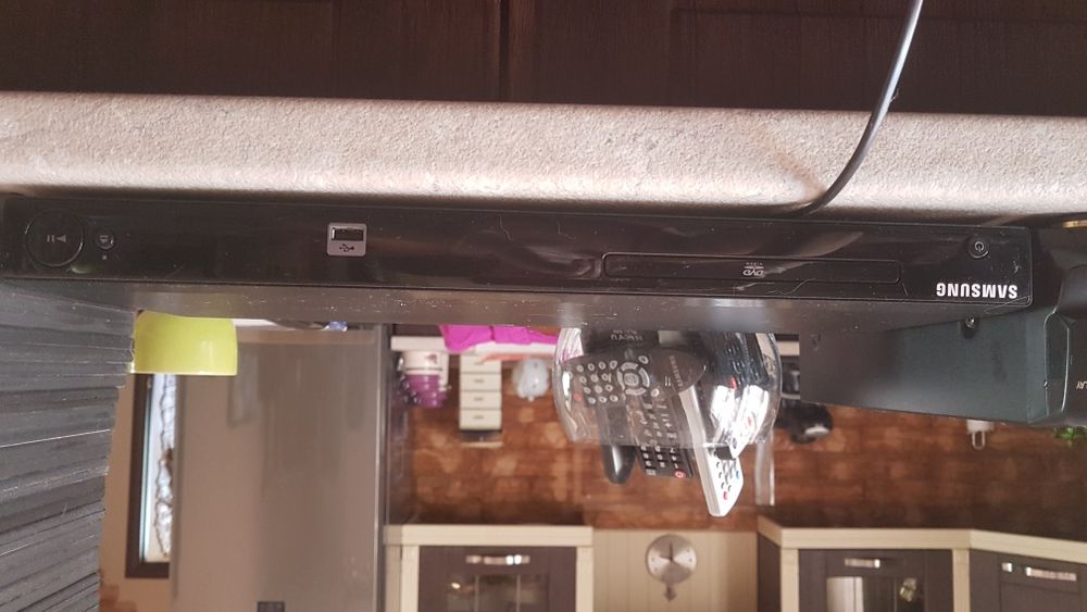 Продам DVD, CD, плеер с телевизором.