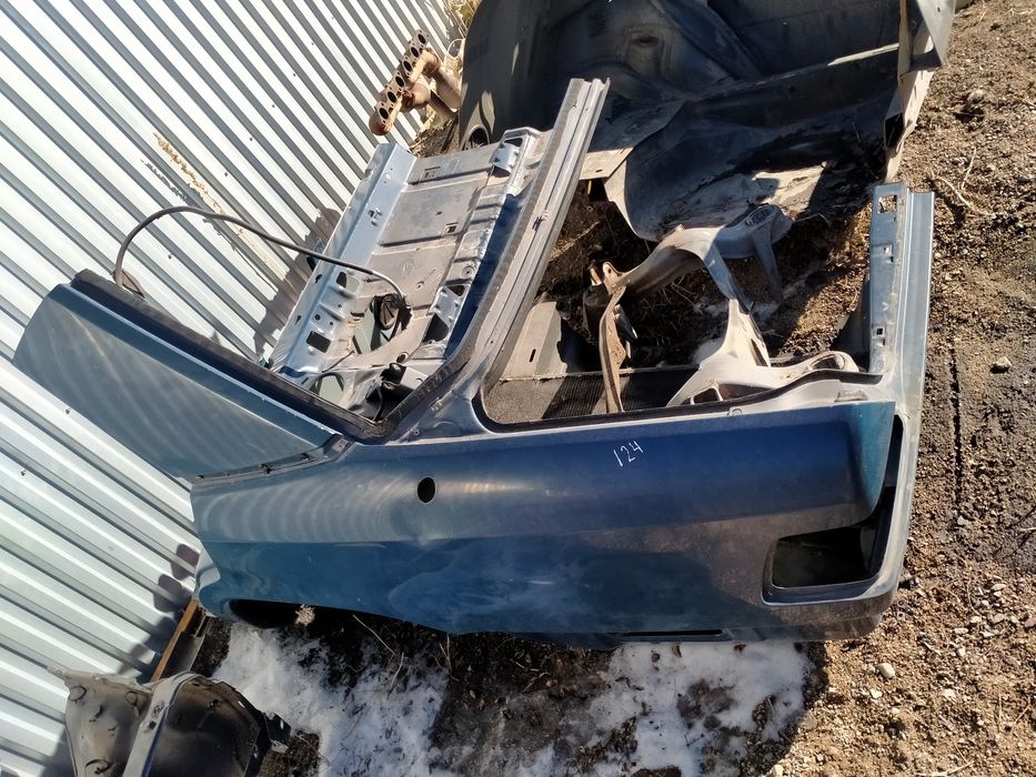 Крыло на Мерседес 124