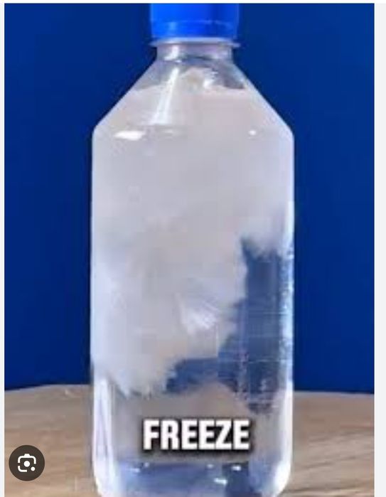 Лёд в пластиковых бутылках