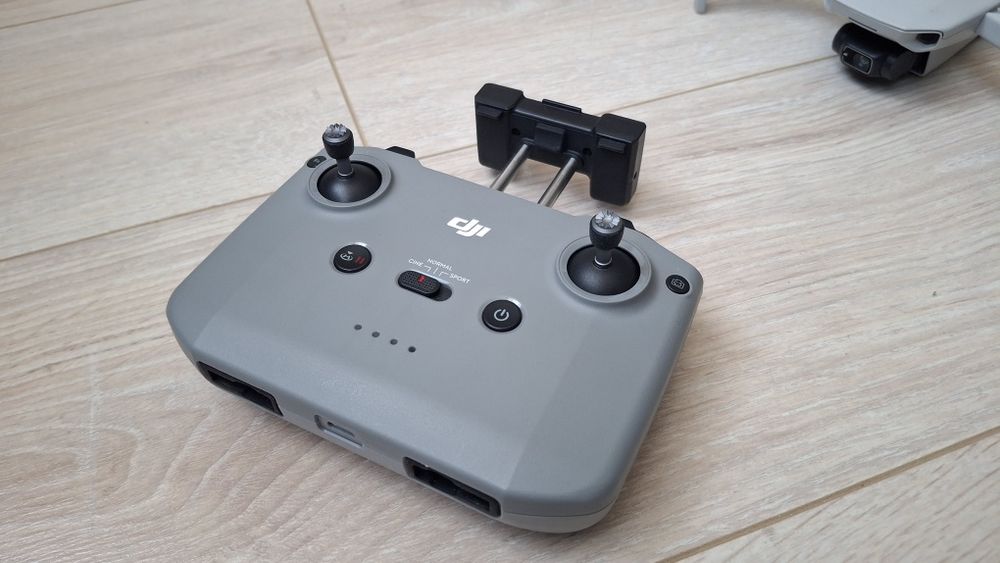 Продам дрон dji mini 2 combo