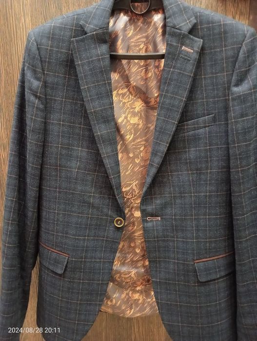 Продам новый пиджак 46 размер